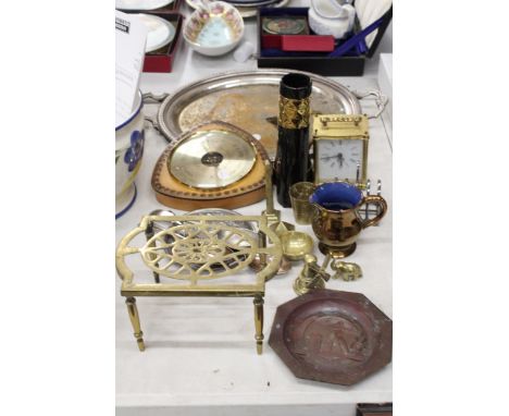 A QUANTITY OF BRASS ITEMS TO INCLUDE A TRIVET, CARRIAGE CLOCK, TRINKETS, A SILVER PLATED TRAY, BAROMETER, ETC