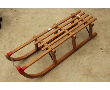 A VINTAGE CHILDS WOODEN SLEDGE