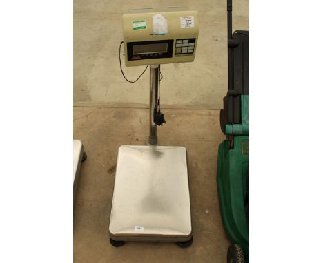 AN ELECTRIC AVERY BERKEL PLATFORM SCALE