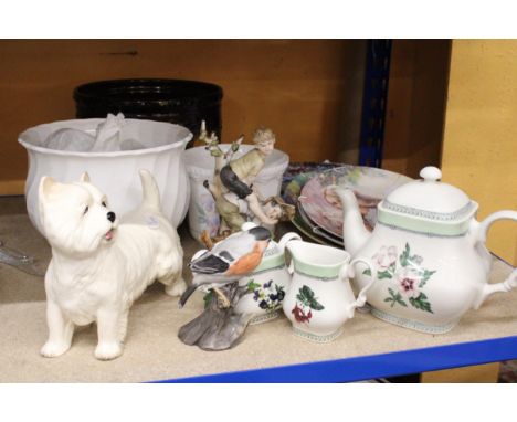A QUANTITY OF CERAMICS TO INCLUDE PLANTERS, CABINET PLATES, A TEAPOT, SUGAR BOWL AND CREAM JUG, FIGURES, ETC