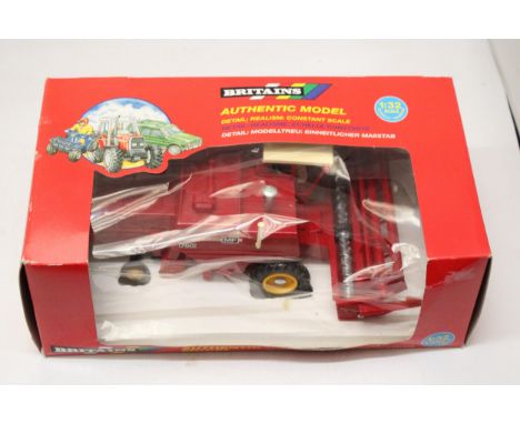 A BRITAINS 1:32 SCALE MASSEY FERGUSON COMBINE HARVESTER - AS NEW IN BOX