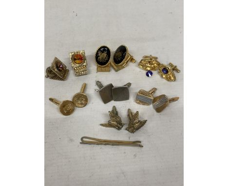 A COLLECTION OF VINTAGE CUFFLINKS