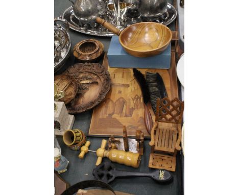 A QUANTITY OF TREEN ITEMS TO INCLUDE WALL PLAQUES, ASHTRAY, NAPKIN HOLDERS, CORKSCREW, ETC.,