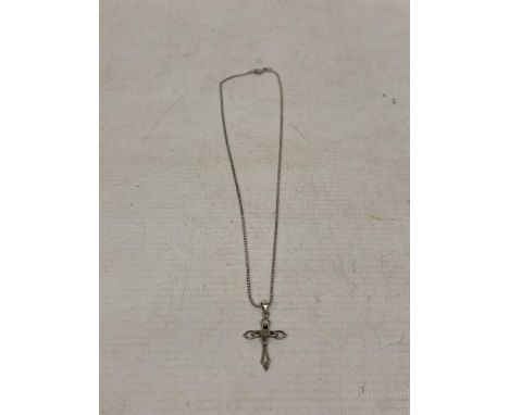 A VINTAGE 925 SILVER MARCASITE CROSS AND CHAIN