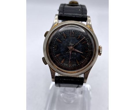 A GENTLEMAN'S VINTAGE SWISS MADE BASIS CHRONOGRAPH STOP WRIST WATCH. 35 MM DIAL, TICKS WHEN SHAKEN