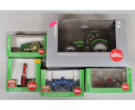FIVE SIKU 1:32 SCALE FARM MODELS TO INCLUDE A DEUTZ AGROTRON 235 TRACTOR, A MECHANICAL HAY FORK, A FRONT GRUBBER, A ONE-AXLED