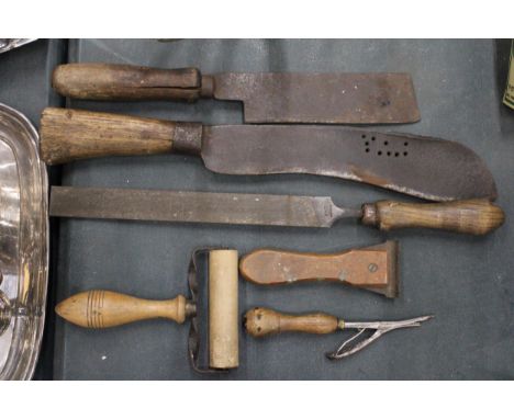 A COLLECTION OF VINTAGE TOOLS