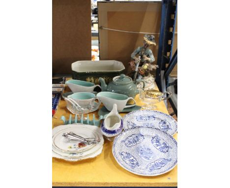 A MIXED LOT OF COLLECTABLES TO INCLUDE POOLE POTTERY, TWO GLASS JUGS, A VINTAGE PORCELAIN STATUE FIGURINE, A IRONSTONE PLANTE