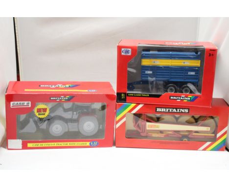 THREE BRITAINS 1:32 SCALE MODELS TO INCLUDE A CASE IH CX1145 TRACTOR WITH LOADER, A KRONE BENAC RBR 3000 ROUND BALE WAGON AND