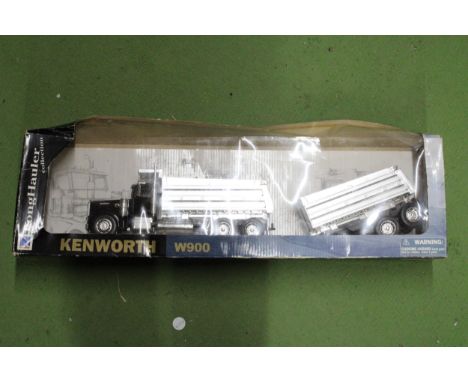 A BOXED NEWRAY 1/32 SCALE, KENWORTH W-900 TIPPER TRUCK AND TRAILER - AS NEW IN BOX (SLIGHT DAMAGE TO THE BOX