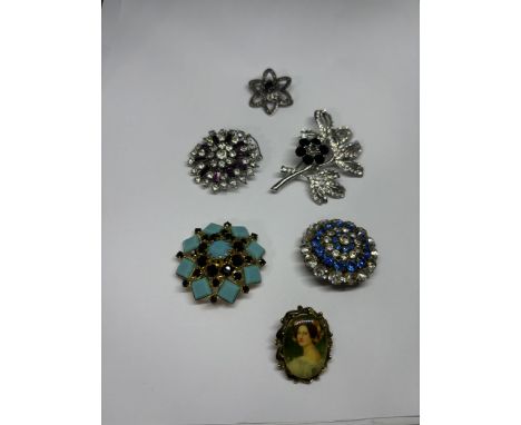 SIX VINTAGE BROOCHES