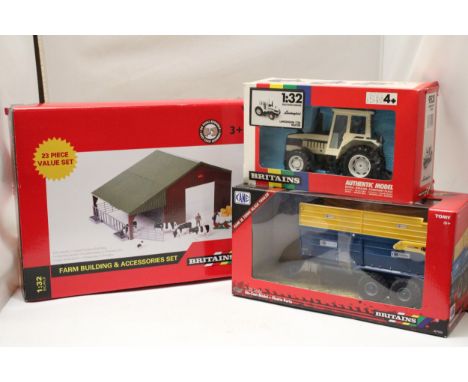 THREE BRITAINS 1:32 SCALE MODELS TO INCLUDE A FARM BUILDING AND ACCESSORIES SET, A LAMBORGHINI 1706 TRACTOR AND A KANE 16 TON