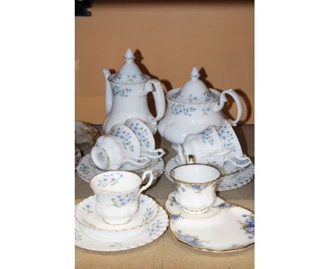 A RICHMOND 'BLUE ROCK' TEA AND COFFEE SET TO INCLUDE A COFFEE POT, TEAPOT, A TENNIS SET, CUPS, SAUCERS AND SIDE PLATES