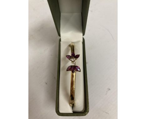 A VINTAGE GOLD BANGLE WITH PINK AND WHITE STONES