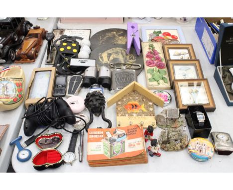 A LARGE MIXED LOT TO INCLUDE PRINTS, ANIMAL WALL PLAQUES, BINOCULARS, A HIP FLASK, WATCHES, ETC