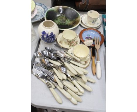 A MIXED LOT TO INCLUDE A QUANTITY OF FLATWARE, VINTAGE CUPS, SAUCERS AND SIDE PLATES, A STUDIO POTTERY BOWL WITH A THISTLE EM