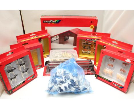 A QUANTITY OF 1:32 SCALE BRITAINS MODELS TO INCLUDE A DUAL PURPOSE BUILDING, CHICKENS, PIGS, COWS, CALVES, FARM WORKERS, SHEE