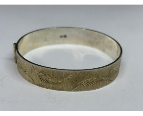 A HALLMARKED BIRMINGHAM SILVER BANGLE