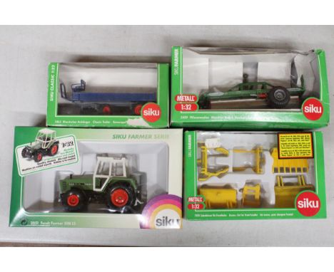 FOUR SIKU 1:32 SCALE FARM MODELS TO INCLUDE A FENDT FARMER 308 LS, AN ACCESSORY SET FOR FRONT LOADER, A CLASSIC TRAILER AND A
