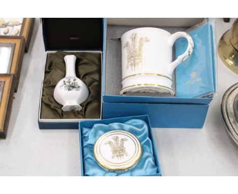 THREE BOXED PIECES OF COALPORT AND ROYAL WORCESTER TO INCLUDE A TANKARD, SMALL VASE AND OMMEMORATIVE TRINKET BOX