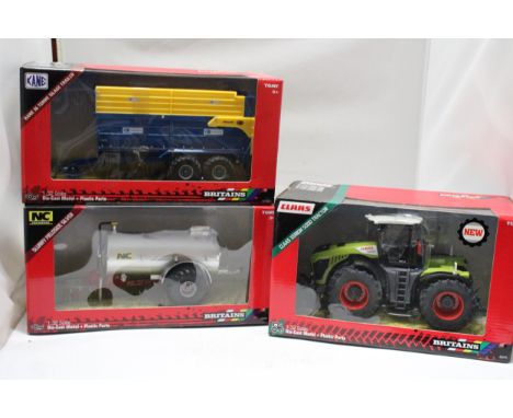 THREE BRITAINS 1:32 SCALE MODELS TO INCLUDE A CLAAS XERION 5000 TRACTOR, A KANE 16 TONNE SILAGE TRAILER AND A SLURRY FIELDSID