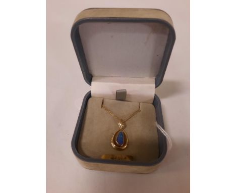 18CT GOLD &amp; OPAL PENDANT ON CHAIN