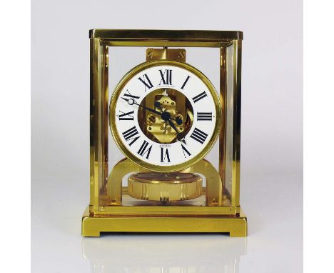 Jaeger-Lecoultre ATMOSverg. Messinggehäuse; Ziffernblatt mit röm. Anzeige; Rev.-Nr. 5833; Gehäuse-Nr. 497986 und Cal. 526; in
