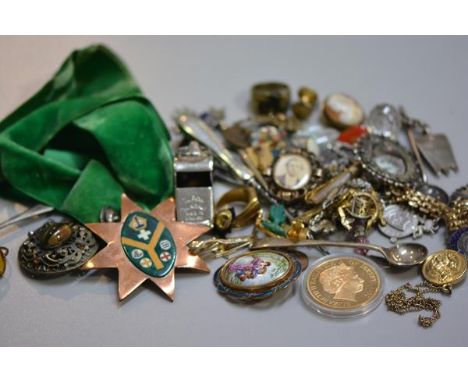 A copper enamelled medallion on green velvet ribbon, miscellaneous costume jewellery including yellow metal signet rings, a y