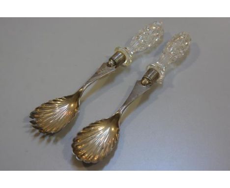 A London silver crystal handled serving set of fork and spoon, London 1911, £60-80