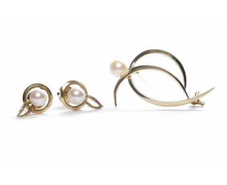 PEARL BROOCH AND EARRING SETeach openwork and set with a single round white spherical pearl, in fourteen carat gold