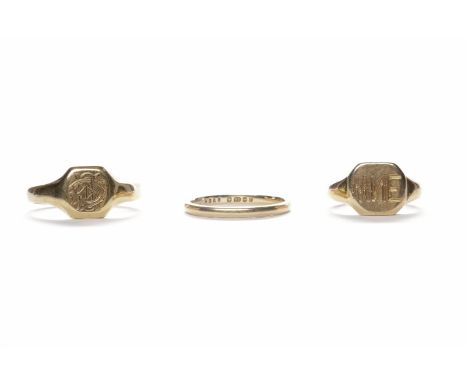 GENTLEMAN'S EIGHTEEN CARAT GOLD SIGNET RINGwith monogrammed bezel, size R-S, 5g; along with another smaller signet ring also 