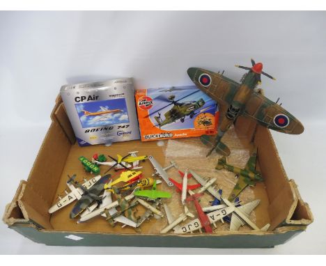 A selection of unboxed aircraft in various scales plus boxed Gemini Jets 747 and Airfix kit.