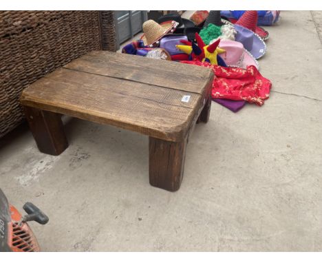 A SMALL VINTAGE OAK TABLE 