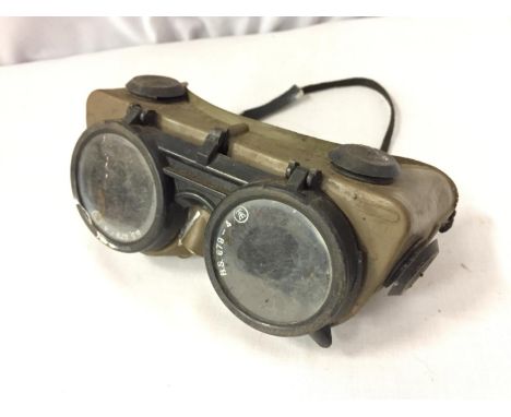 A PAIR OF VINTAGE GOGGLES 