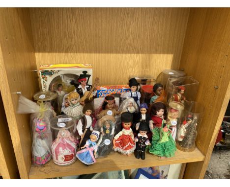 A LARGE ASSORTMENT OF VINTAGE DOLLS AND TOYS 