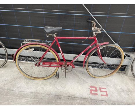 A VINTAGE GENT'S BIKE 