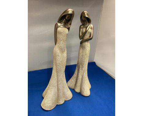 A PAIR OF FEMALE CREAM AND BRONZE COLOURED FIGURES, H- 42CM 