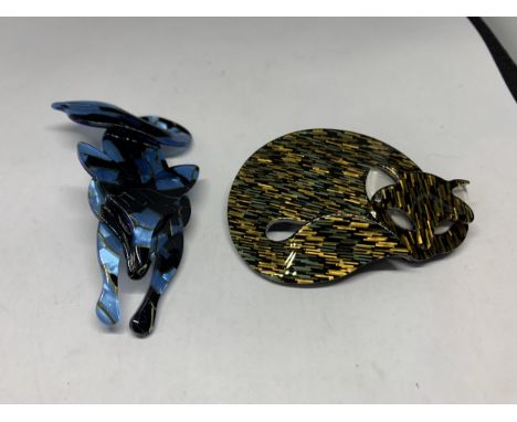 TWO ART DECO STYLE BROOCHES TO INCLUDE A DOG AND A CAT DESIGN 
