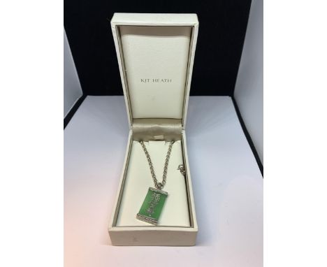 A SILVER CHAIN NECKLACE WITH A JADE AND SILVER ORNATE PENDANT IN A PRESENTATION BOX 