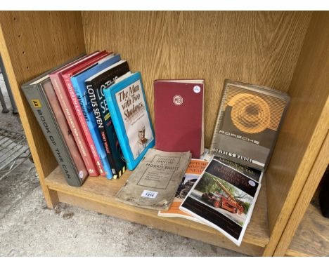 AN ASSORTMENT OF VINTAGE AUTOMOBILE BOOKS, MANUALS AND LEAFLETS ETC 