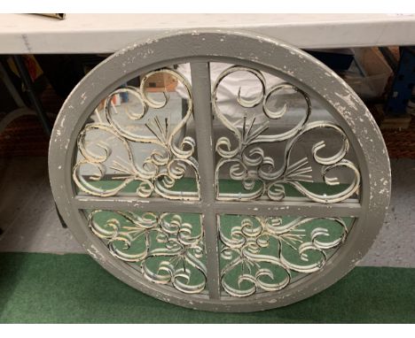 A VINTAGE STYLE DECORATIVE CIRCULAR MIRROR 