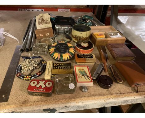 A MIX OF ITEMS TO INCLUDE VINTAGE TINS, CAMERA, PEN KNIVES, TAPE MEASURE ETC 