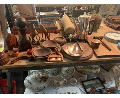 A MIXED COLLECTION OF WOODEN ITEMS TO INCLUDE A VINTAGE STYLE DECANTER AND WOODEN STOPPER . ETC 