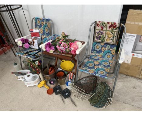 AN ASSORTMENT OF ITEMS TO INCLUDE A SMALL SIDE TABLE, TWO FOLDING CHAIRS, WIRE HANGING BASKETS AND FURTHER GARDEN TOOLS ETC 