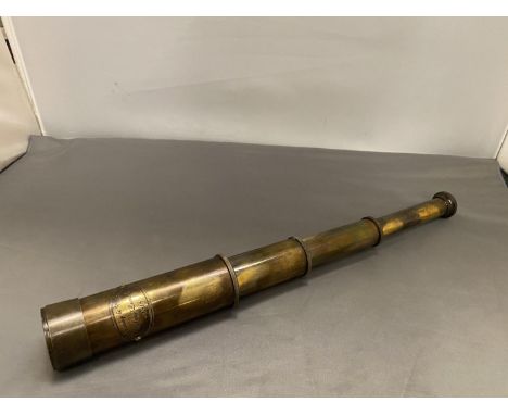A VINTAGE STYLE TELESCOPE 