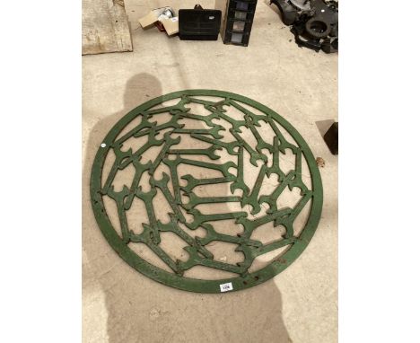 A LARGE VINTAGE CIRCULAR TABLE TOP/WALL HANGING CREATED USING 'GARDNER' TIMING CHAIN ADJUSTER SPANNERS 