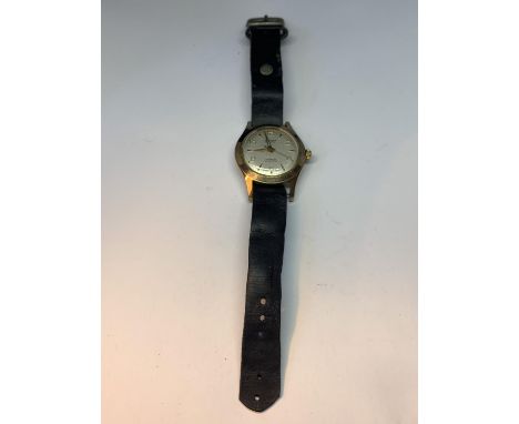 A VINTAGE CURTIS 25 JEWEL INCABLOC AUTOMATIC WRIST WATCH SEEN IN WORKING ORDER BUT NO WARRANTY 