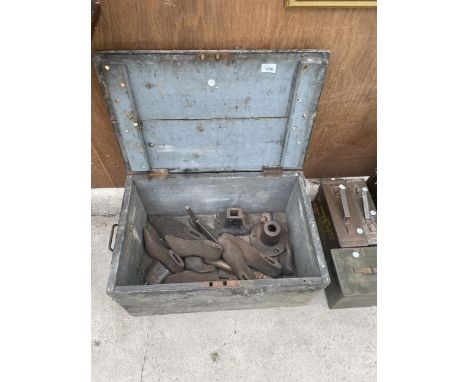 A VINTAGE WOODEN STORAGE CHEST CONTAINING AN ASSORTMENT OF COBBLERS LASTS AND SHOE STRETCHERS 