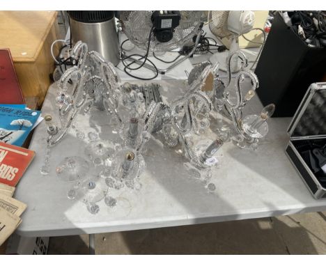A GROUP OF FIVE DECORATIVE WALL LIGHT FITTINGS 