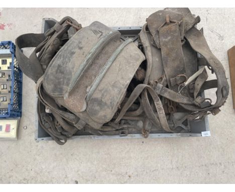 AN ASSORTMENT OF VINTAGE LEATHER HORSE TACK 